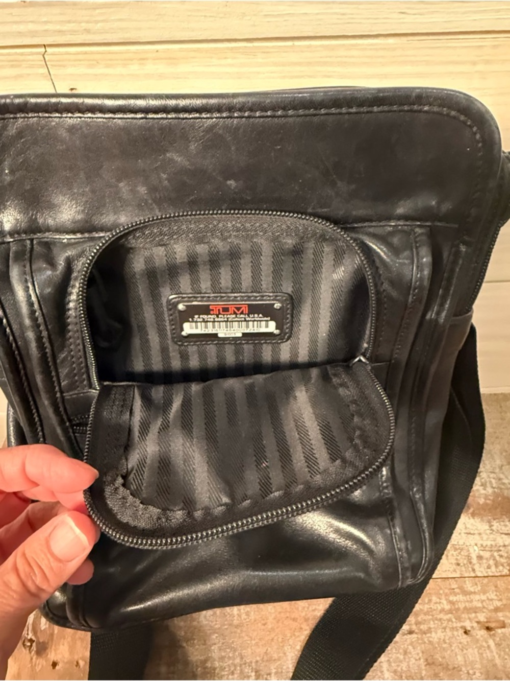 Tumi Crossbody Messenger Black Leather Bag Pockets - Picture 8 of 16